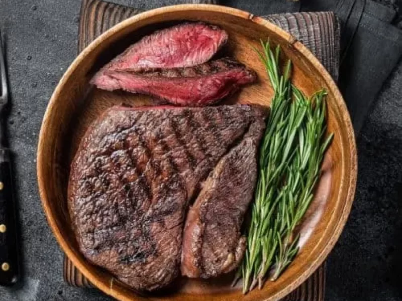 bbq-grilled-medium-rare-top-sirloin-beef-steak-rump-steak-in-a-wooden-plate-e1664474134797-pvhjronyovbnx6ai8bzwdhazk56ymv9lbths24nf60-1
