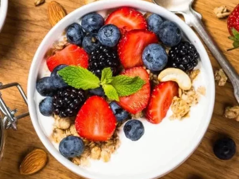 greek-yogurt-granola-with-fresh-berries-e1664470850475-pvhhdww523wqi4vo2ragcmhs5dy795rcjafqk5toy0