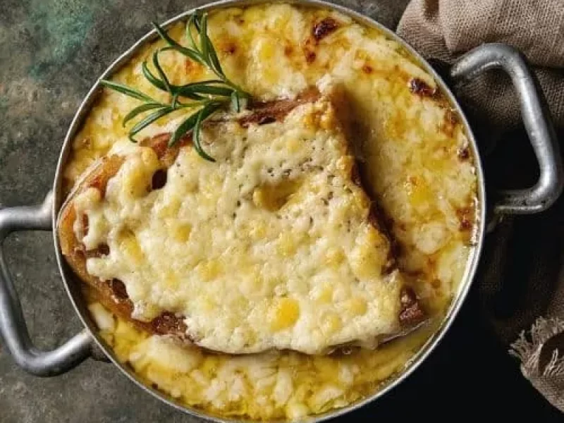 traditional-onion-soup-e1664470945105-pvhhge6t3daz539ylbw0fhykkzq2kelujkev5g5aiw